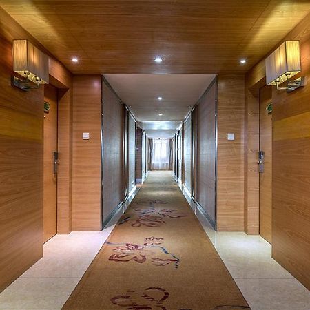 Vienna Hotel Guangzhou Airport Экстерьер фото
